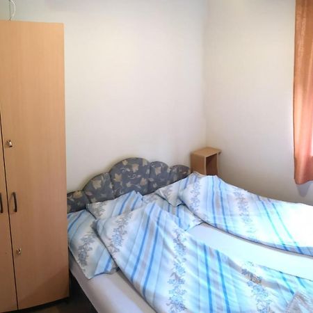 Апартаменти Babarczi Ueduelohaz Кішкунмойша Екстер'єр фото